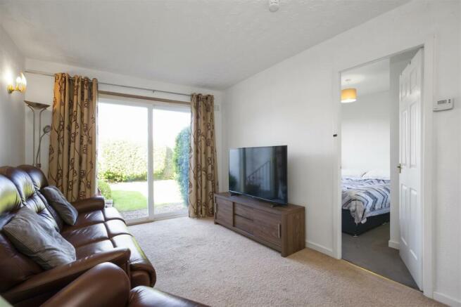 70 Glenavon Drive 5.jpg
