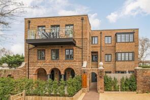 Flat 1, Surbiton Court Mews, St Andrew's Square, Surbiton KT6 4EZ
