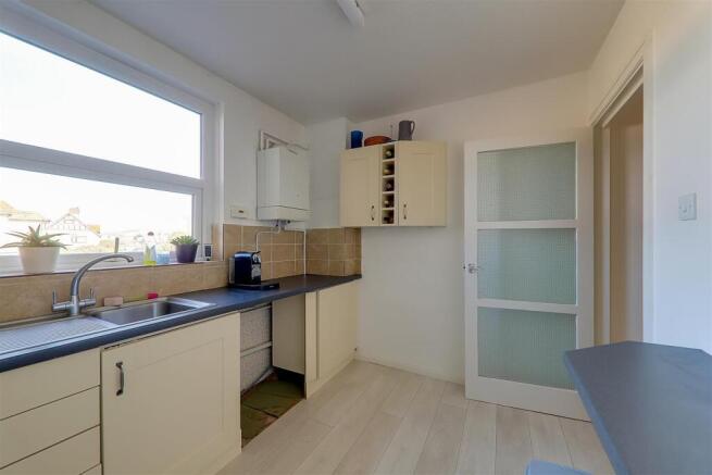 Kitchen 2.jpg