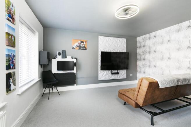 5 bed Detached for sale Image 10