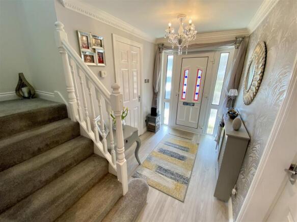 4 bed Detached for sale Image 7