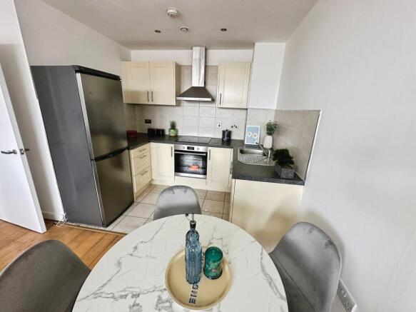 1 bed Apartment to rent Image 6