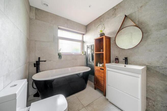 4 bed Detached for sale Image 11