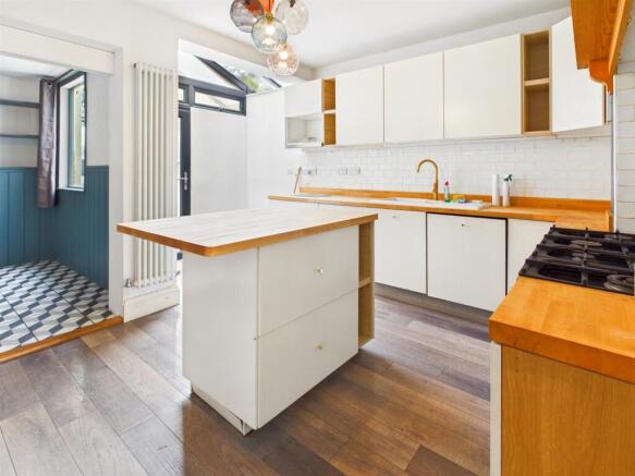 Tradyddan Terrace, Newtown photo 4