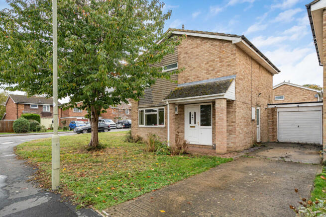 3-bed detached on Rosebay Crescent, Wantage, OX12, £385,000
