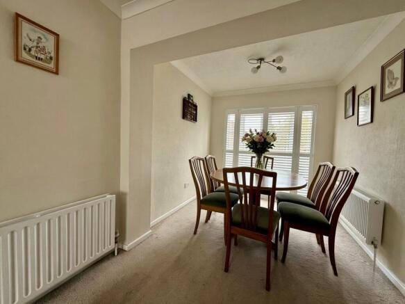 Castle Close, Calverton, Nottingham photo 4