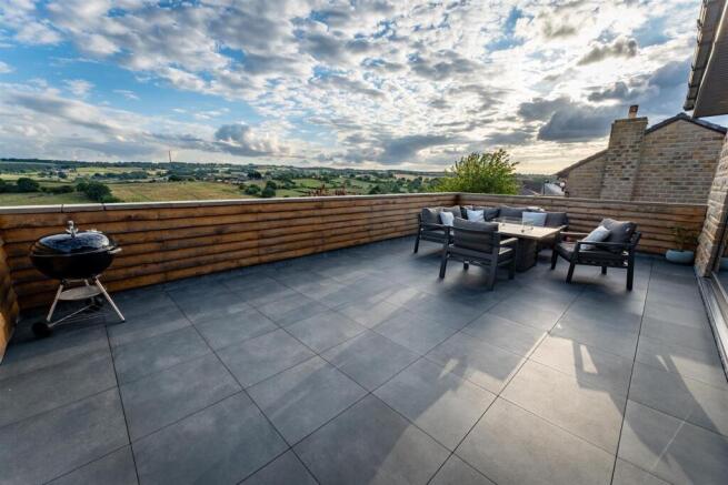 4 bed Detached for sale Image 6