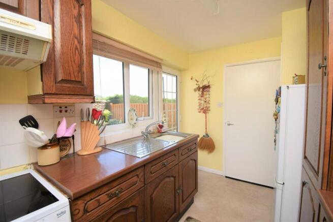 Kitchen (2).jpg