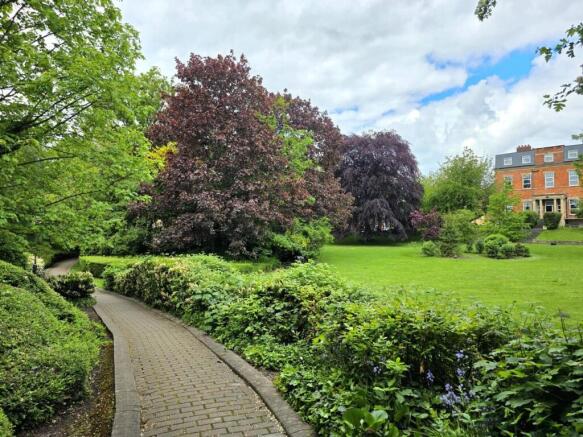 2 bed Flat for sale Image 11