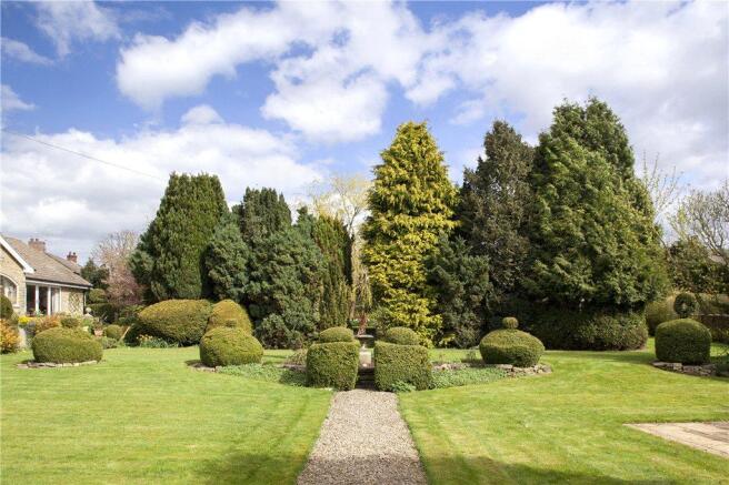 Lawned Gardens