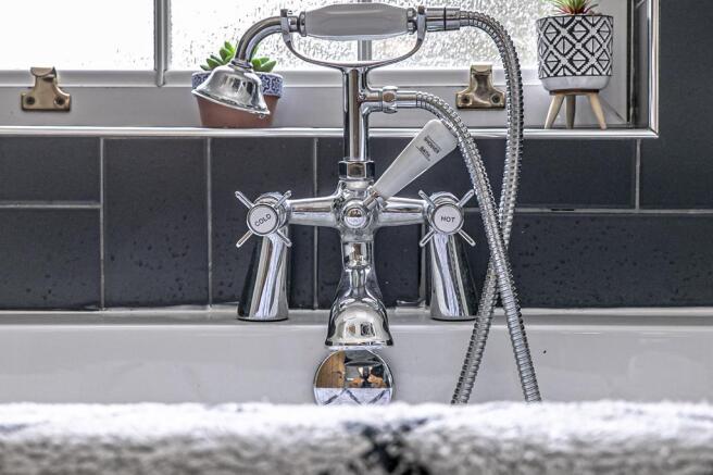 BATHROOM DETAIL