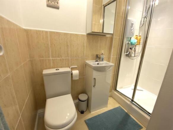 ENSUITE SHOWER ROOM