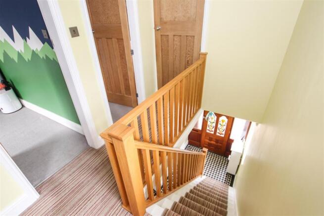FIRST FLOOR LANDING
