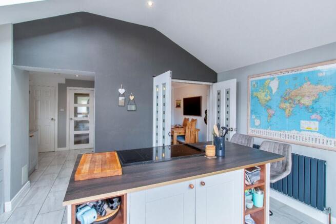 3 bed Semi-Detached for sale Image 6