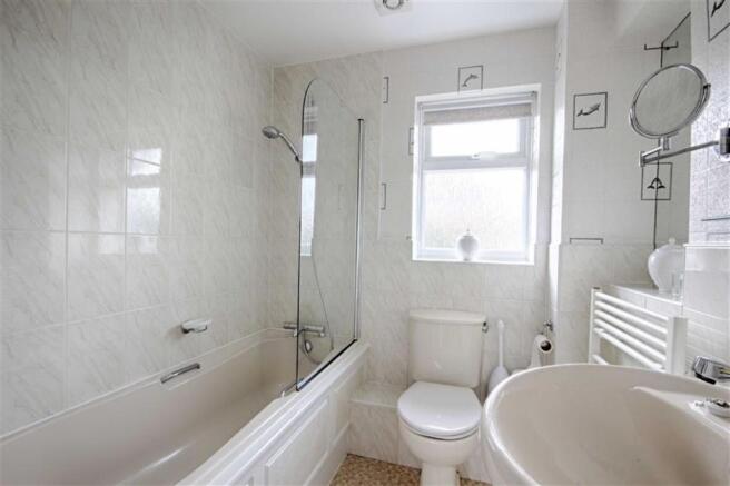 EN-SUITE BATHROOM