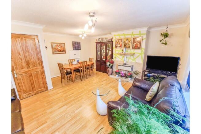 Lounge/Dining Room
