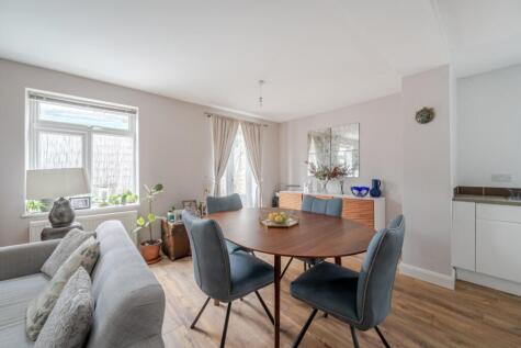 Stroud Crescent, Putney, London, SW15