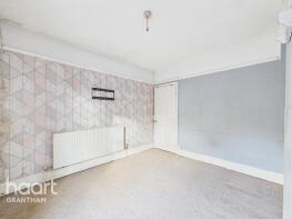 32, Manthorpe Road, Grantham NG31 8BZ