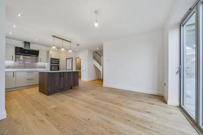 6705e5bbcd052-1198518 (3).jpg