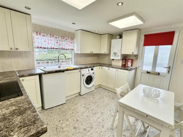 2 bed Park Home for sale Image 4