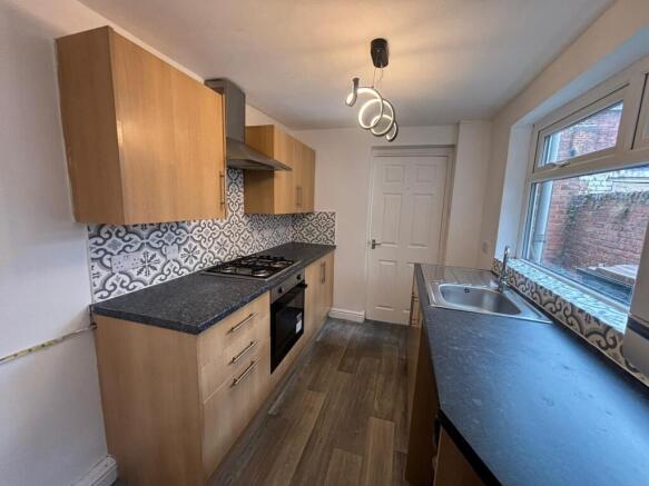 3 bed Terraced to rent Image 4