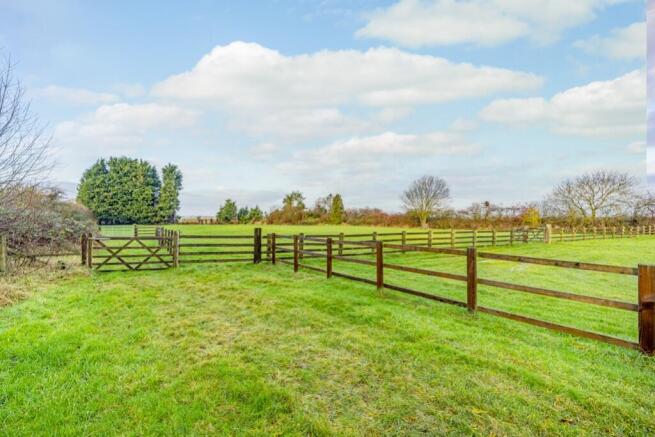 Green Hedges (Stickney)-12