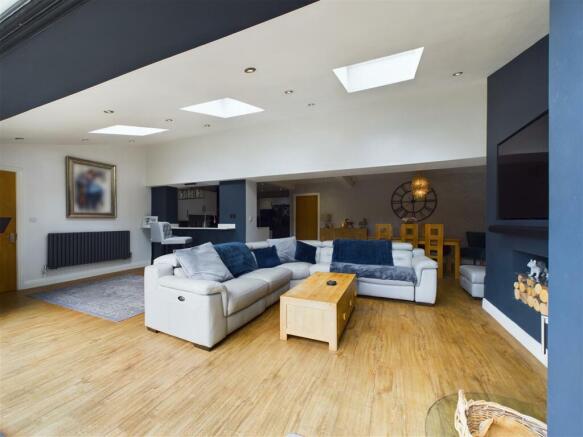 OPEN PLAN LIVING/ DINER WITH BI-FOLD DOORS