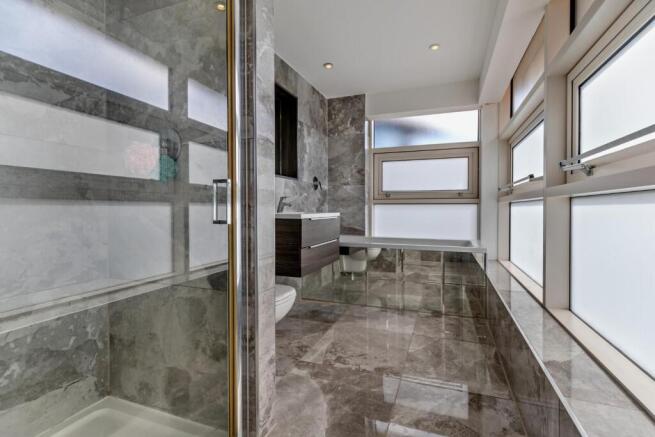 4 bed Apartment for sale Image 10