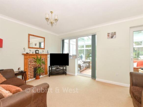Lounge/Dining Room.