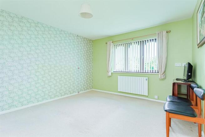 flat-derby-close-epsom-downs-115.jpg