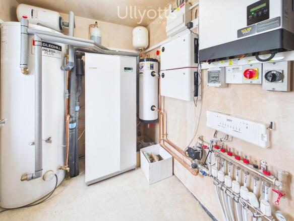 2 bed Detached Bungalow for sale Image 12