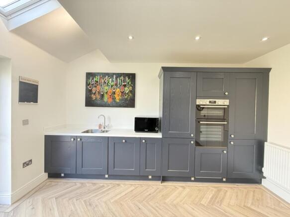 5 bed Detached for sale Image 11