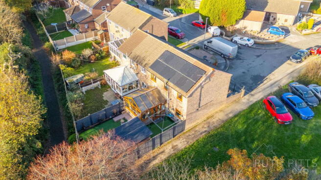 4 bed Semi-Detached for sale Image 4