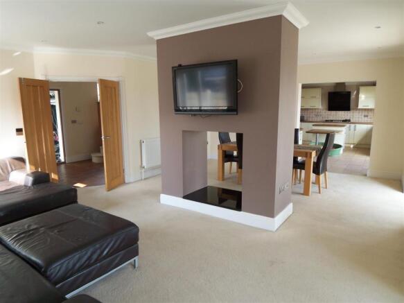 Lounge / Dining Room