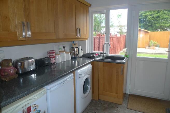 FITTED KITCHEN