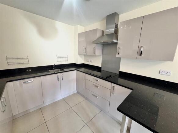 2 bed Flat for sale Image 11