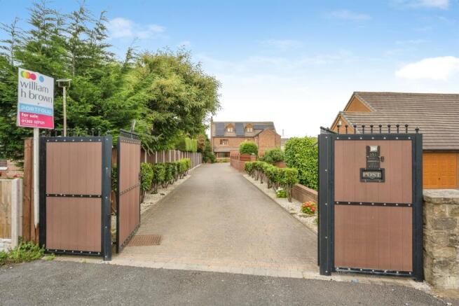 6 bed Detached for sale Image 4