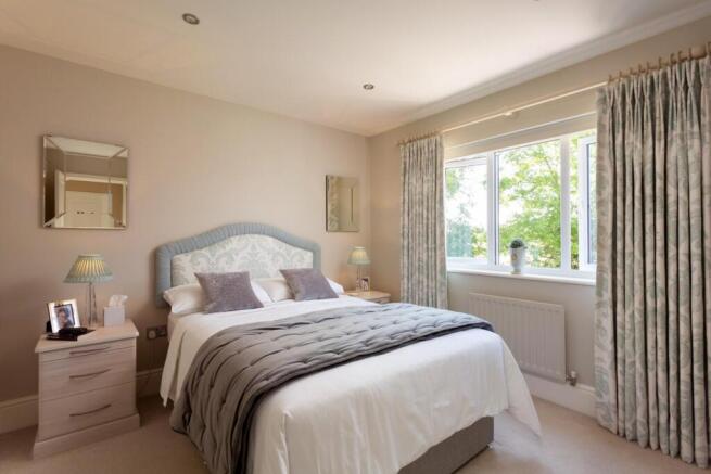 4 bed Detached for sale Image 10