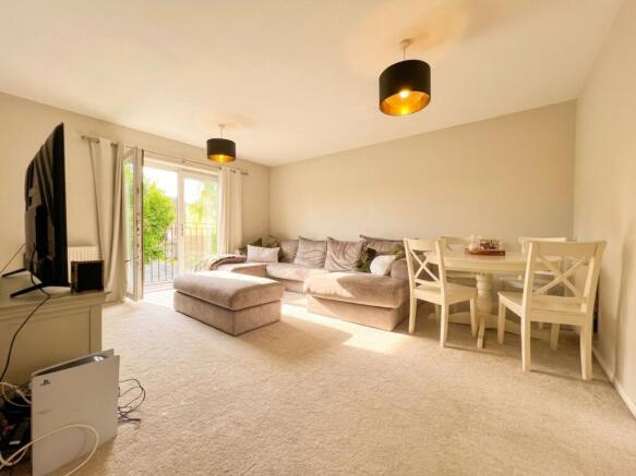 2 bed Apartment for sale Image 3