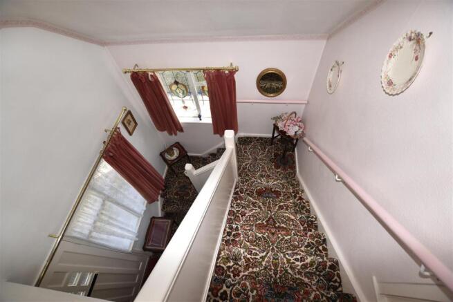 FIRST FLOOR LANDING