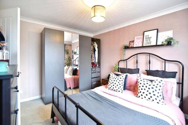 2 bed Flat to rent Image 6