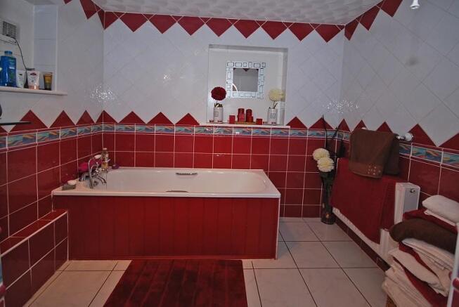 Bathroom (2nd view)