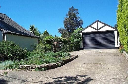 Garage/Side garden