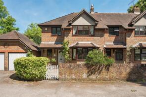 3, Lovelace Cottages, St Martins Close, Leatherhead KT24 6SU
