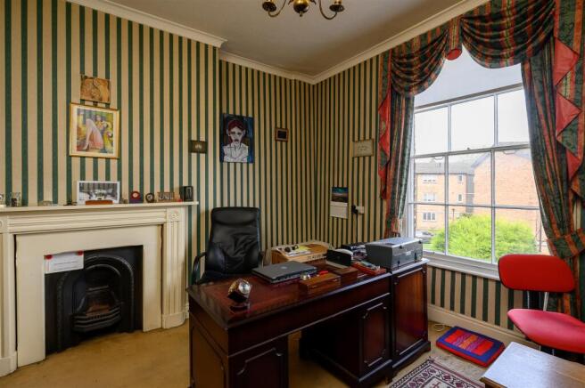4 bed Town House for sale Image 11