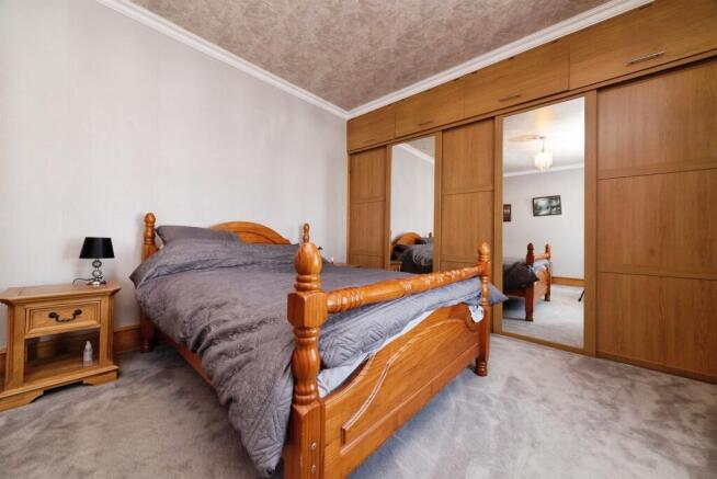 3 bed Terraced for sale Image 11