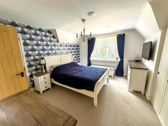 4 bed Detached for sale Image 12