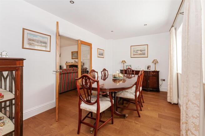 4 bed Detached for sale Image 6