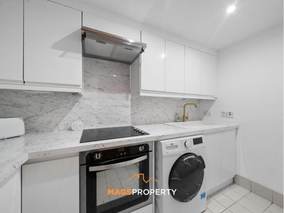 L-shaped Fitted Kitchen