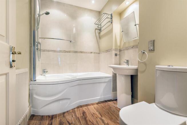 En Suite Bathroom.JPG